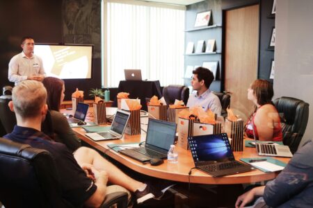 Bridging Theory and Practice: Understanding the Business School Capstone Project